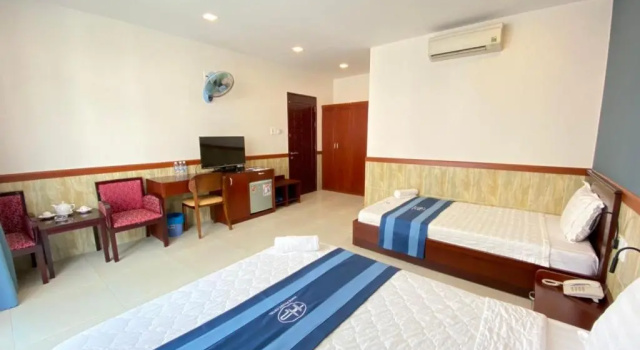 Трёхместный номер Standard с балконом Hung Phuoc Hotel