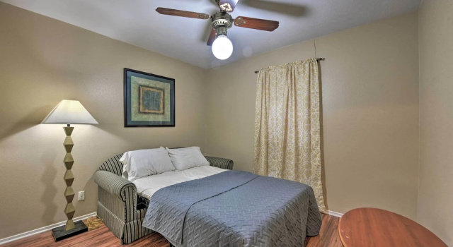 Pet-friendly Missouri City Home w/ Fenced-in Yard!, Забронировать Дом для отпуска Миссури-Сити Texas Gulf Coast