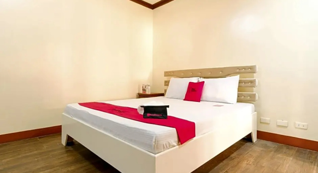 Двухместный номер Deluxe RedDoorz Plus @ Seaborne Hotel Subic Zambales