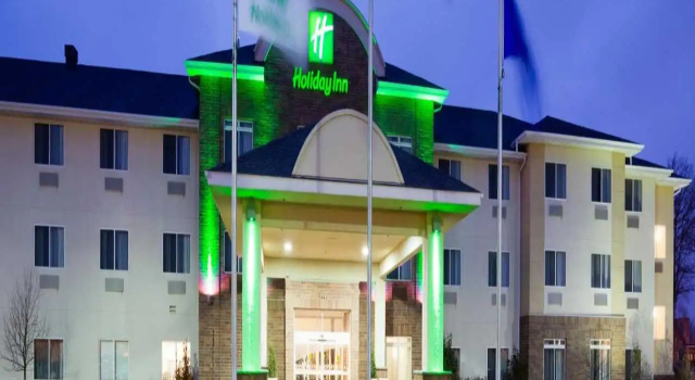 Holiday Inn & Conference Center Marshfield by IHG, Rezerwuj Hotel Hotele w Wisconsin z Parkingiem, Parking