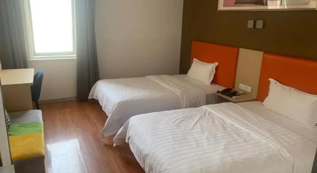 Двухместный номер Standard 7 Days Inn Fuyang Railway Station Branch
