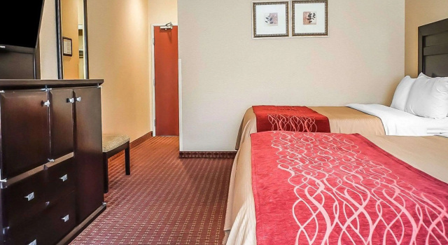 Quality Inn & Suites Roswell North, Забронировать Отель Отели Розуэлл с парковкой, Парковка