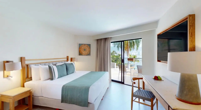 Четырёхместный номер Superior с балконом Park Royal Beach Acapulco - All Inclusive