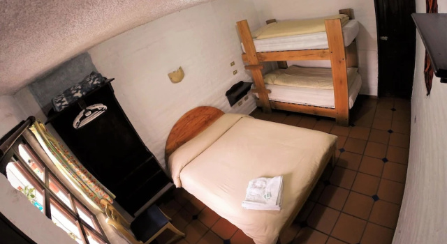 Трёхместный номер Standard Hostal L'Auberge Inn