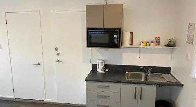 Люкс Standard Homestay En-Suite Private Bathroom, Private Entrance, Heatpump, Netflix close to Hospital