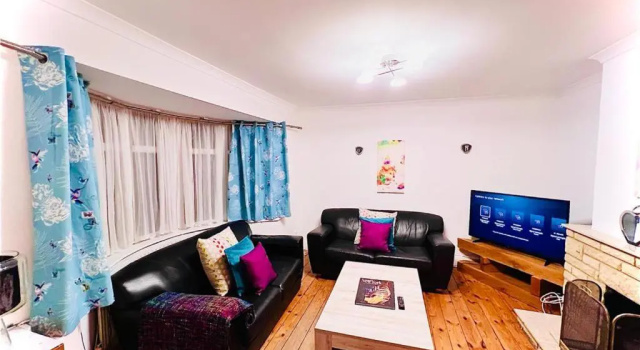 Gorgeous Cosy Home 2 Miles From Heathrow Airport, Забронировать Отель Отели Ашфорд 3 звезды, 3*