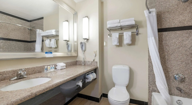 Четырёхместный люкс Comfort Suites Oceanside Camp Pendleton Area