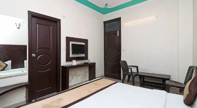 Hotel Aura Deluxe, จอง โรงแรม South Delhi นิวเดลี