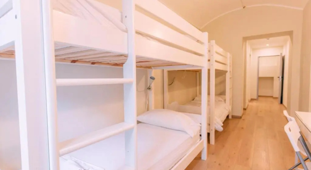 Кровать в общем номере Tomato Urban Retreat