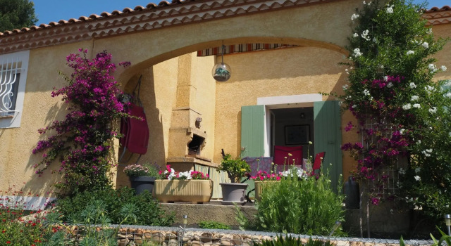 Holiday cottage with private terrace, Bellegarde, Rezervasyon Tatil Evi Bellegarde Gard