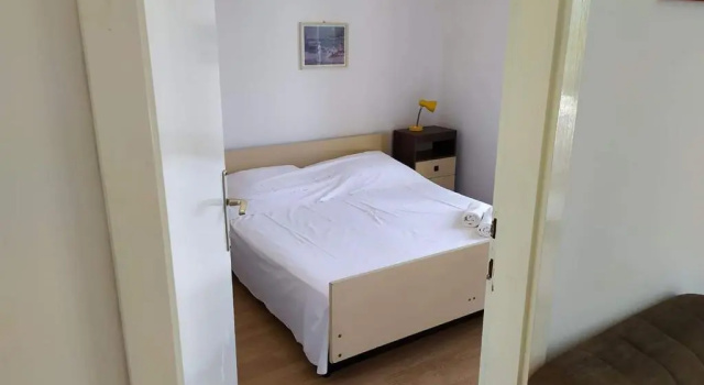 Apartments 1st line to sea and beach,quiet area,private parking,terrace with sea view, Rezervovat Apartmán Jelsa Hvar