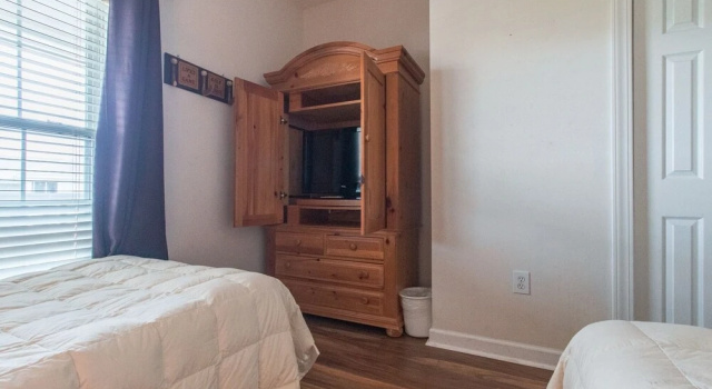 Wedgewood #233 2 Bedroom Condo by Redawning
