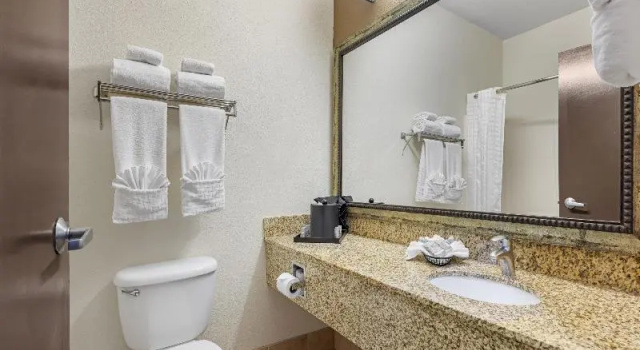 Четырёхместный номер Standard Best Western Woodburn Inn