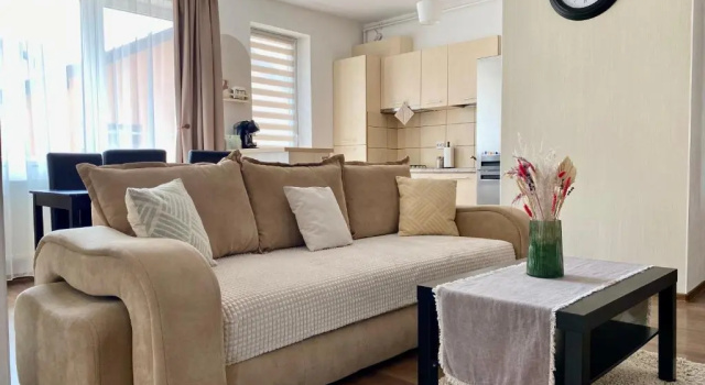 Wanderlust Home Cream, Rasnov Apt for 4, Wifi and Free Parking, Забронировать Апартаменты/квартира Апартаменты Рышнов, Апартаменты/квартира