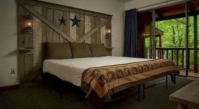 Twin Lakes Camp Resort, Забронировать Курортный отель Дефьюниак-Спрингс Панхэндл Флорида