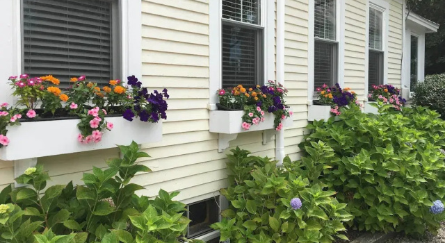 Kennebunk Cottage w/ Yard < 1 Mi to Beach!, Забронировать Дом для отпуска Кеннебанк штат Мэн