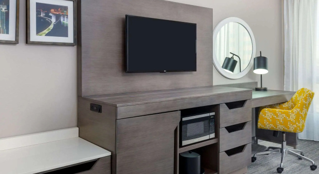 Hampton Inn & Suites Country Club Plaza, Забронировать Отель Канзас-Сити Миссури