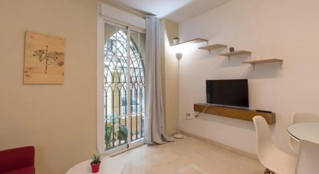 GR0-Quiet apartment, Private backyard, Walk to Old Town, Забронировать Апартаменты/квартира Отели Малаги с парковкой, рядом с Музей стекла и хрусталя, Парковка
