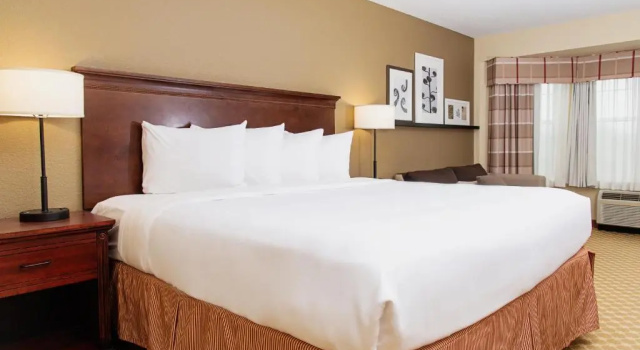 Номер Standard Country Inn & Suites by Radisson, Milwaukee West Brookfield , WI
