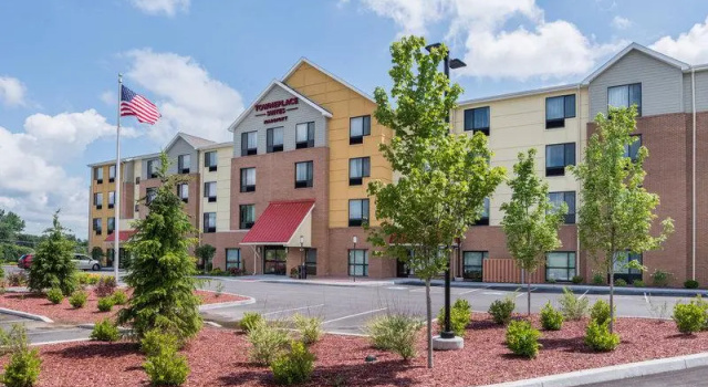 Четырёхместный люкс с 2 комнатами TownePlace Suites by Marriott New Hartford