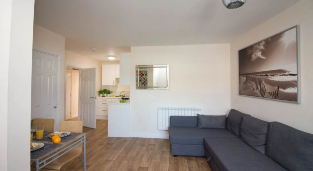 Stayzo Castle Point 18 Apartments - Premier Lodge