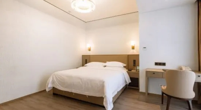 Люкс West City International Hotel