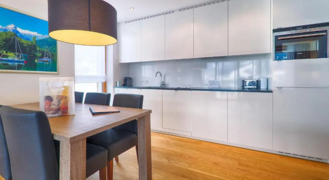 Кровать в общем номере с 3 комнатами с видом на озеро Residence Bellevue