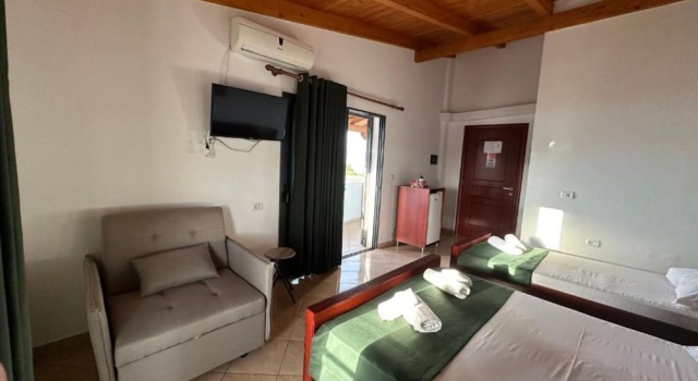 Standard- firedobbelt værelse med altan med havudsigt BLISS Hotel