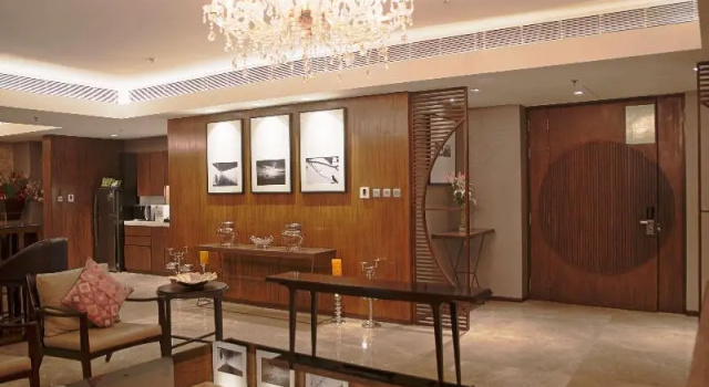 Люкс Standard Novotel Kolkata Hotel and Residences