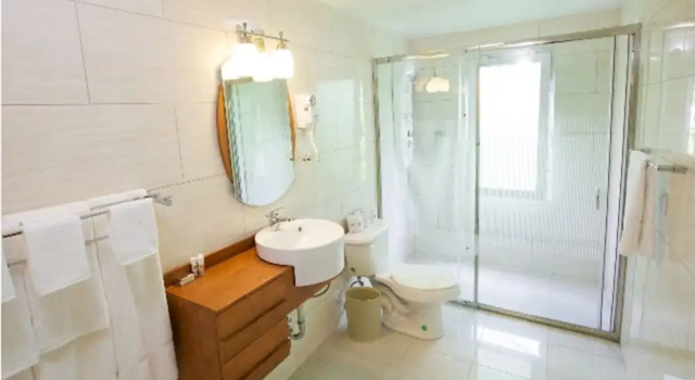 Balkonlu 1 yatak odası süit Simpson Bay Suites