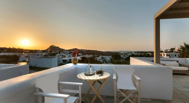 Люкс с 3 комнатами White Tinos Luxury Suites