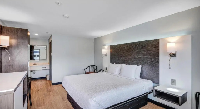 Номер Standard Days Inn & Suites by Wyndham Niagara Falls/Buffalo
