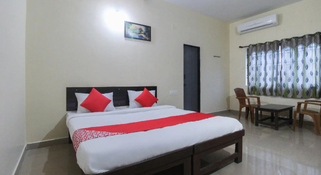 Rajashekhar Resorts by OYO Rooms, Забронировать Отель Kяракоппа штат Карнатака