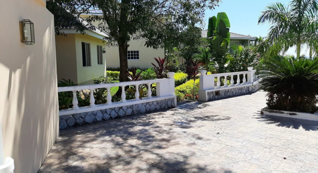 Yard Beach Hotel and Apartments
