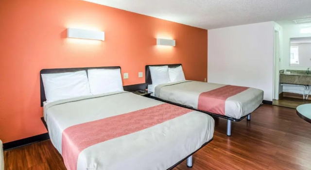 Четырёхместный номер Standard Motel 6-Troutville, VA