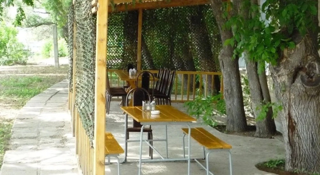 Kompas, Брондау Қонақ үй Kamyzyak Yuzhnyy