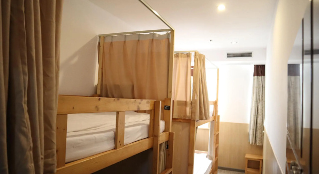 Кровать в общем номере (женский номер) Shanghai Blue Mountain Bund Youth Hostel