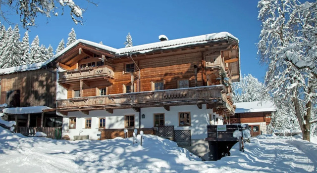 Spacious Apartment With Mountain View in Brixen im Thale, Забронировать Апартаменты/квартира Бриксен-им-Тале Brixental, рядом с Канатная дорога Хольцальмбан