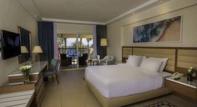 Двухместный номер с видом на море Grand Rotana Hotel Resort and Spa