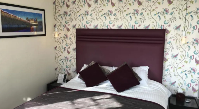 Двухместный номер Deluxe с балконом Queenswood Hotel