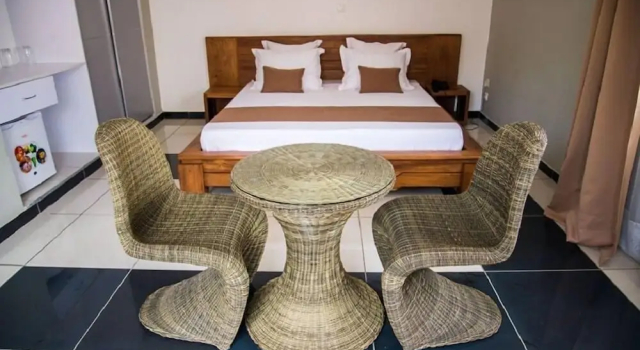 Lovencie Lodge, Забронировать Отель Amborovy Махадзанга