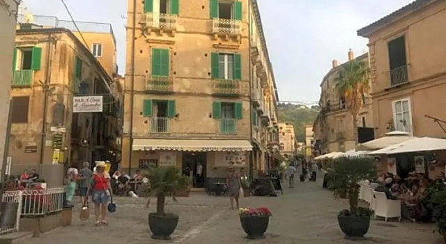 Sweet Home B&B, Book Bed and Breakfast San Ferdinando Calabrien
