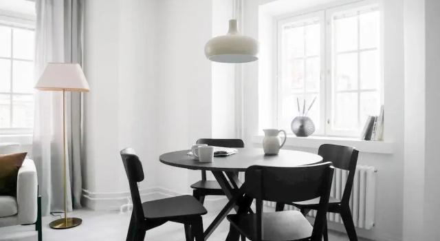 Luminous 2br with free parking & sauna