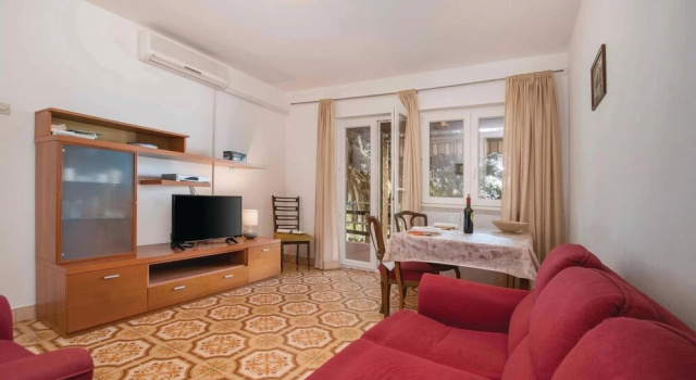 Nice Home in Pula with WiFi, 2 Bedrooms & Hot Tub, Забронировать Отель Отели Винкуран с парковкой, Парковка