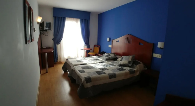 Трёхместный номер Standard с балконом Hotel las Cruces