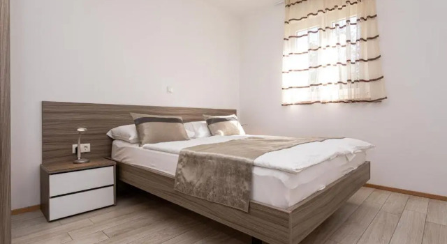 Apartments Crnekovic Tomislava 8