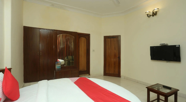 OYO 18273 Hotel Basera, Забронировать Отель Отели Канхал 3 звезды, 3*