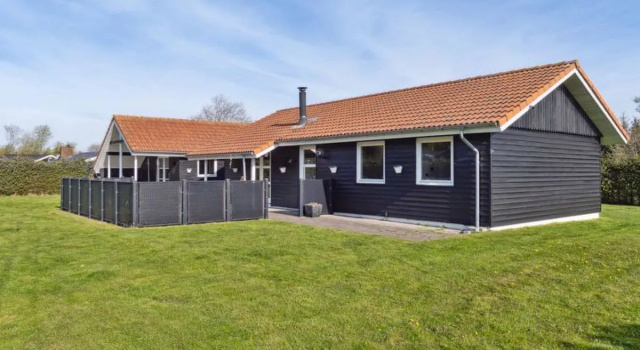 "Elise" - 1.4km from the sea in NE Jutland, Забронировать Отель Халс Северная Ютландия