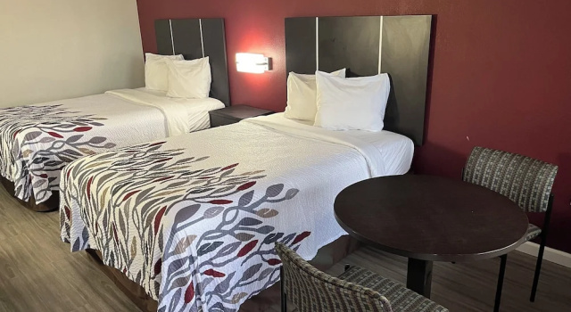 Четырёхместный номер Superior Red Roof Inn Rockingham