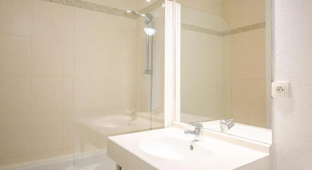Trez hir Appartement, Забронировать Апартаменты/квартира Отели Плугонвелен с бассейном, Бассейн